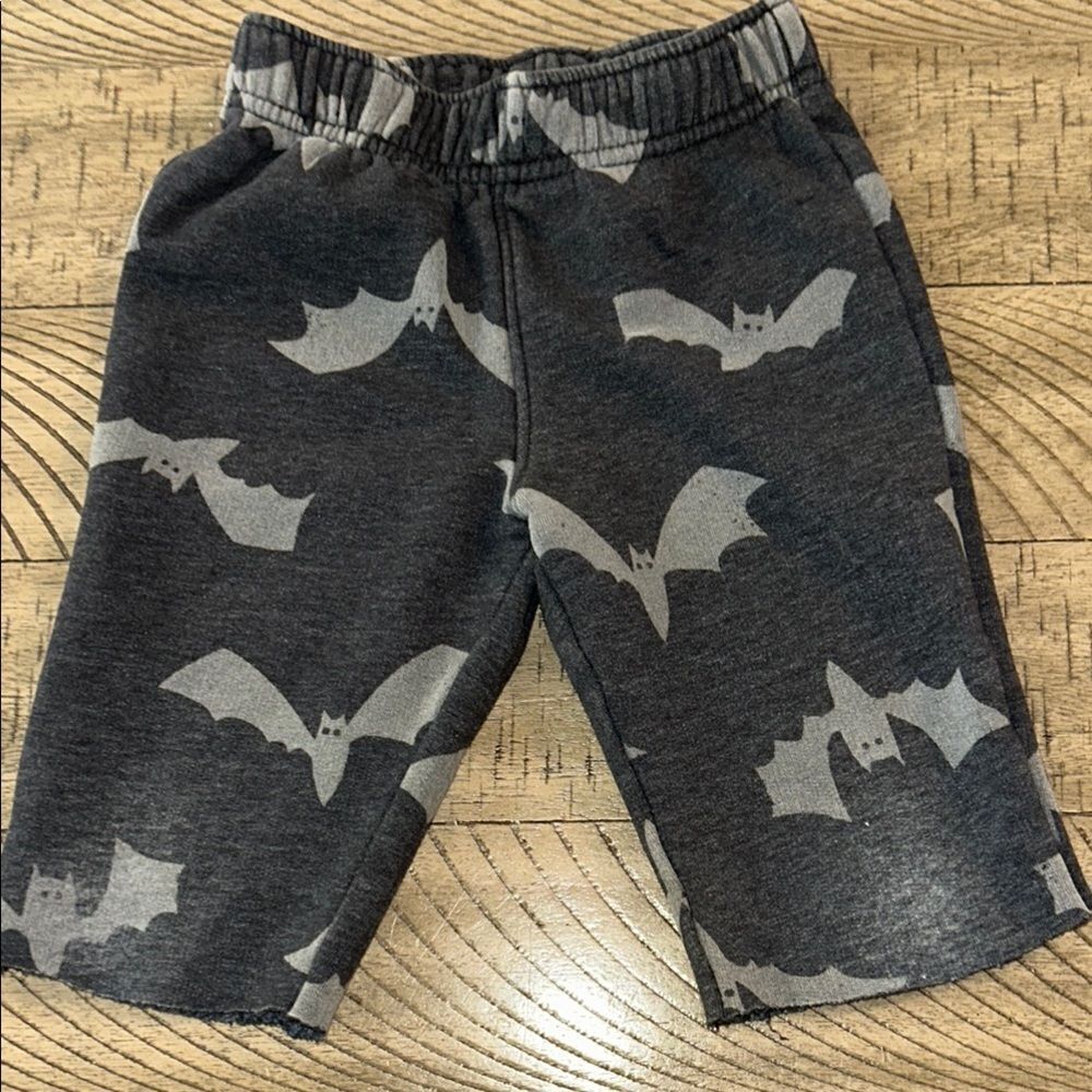 Gray Bat 🦇 Print Sweat Shorts 🩳 Distressed Cool 😎